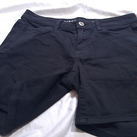 American Eagle | Black midi super stretch women's shorts - Picture 2 of 6